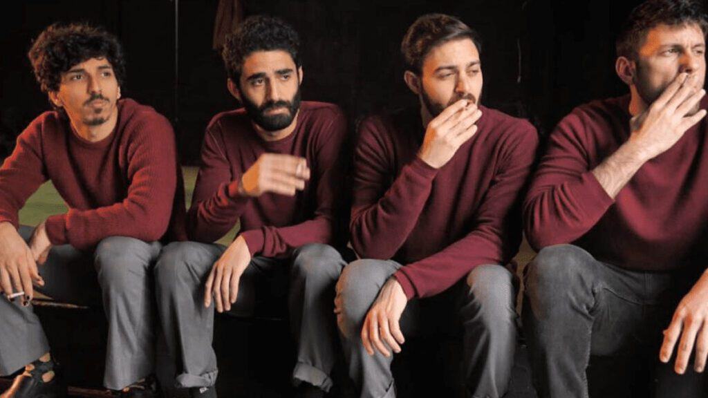 עומר היקרי (משאמל) עם חבריו להצגה. צילום נועה לביא