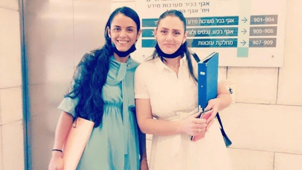 שרונה שליו (מימין) ובתאל שאלתיאל, מקימות ארגון סחל"ב