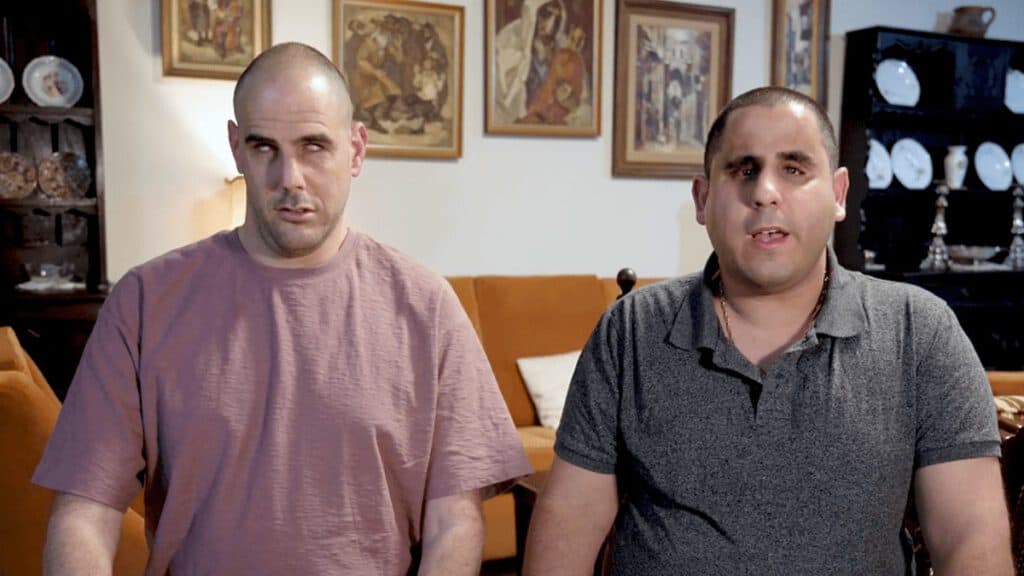 חיים פסחוב (ימין) ואביב מלכה - מנחי הפודקאסט. צילום - מתוך סרטון הגיוס