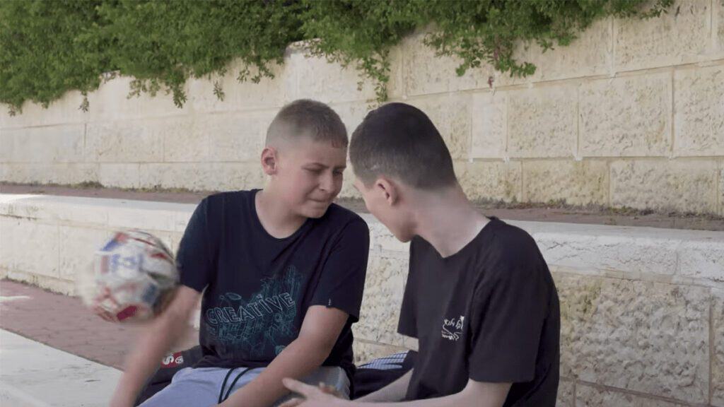מכת כדור - מתוך הסרט ׳זום על הרצף׳. צילום - חטיבת הביניים וילנאי במעלה אדומים