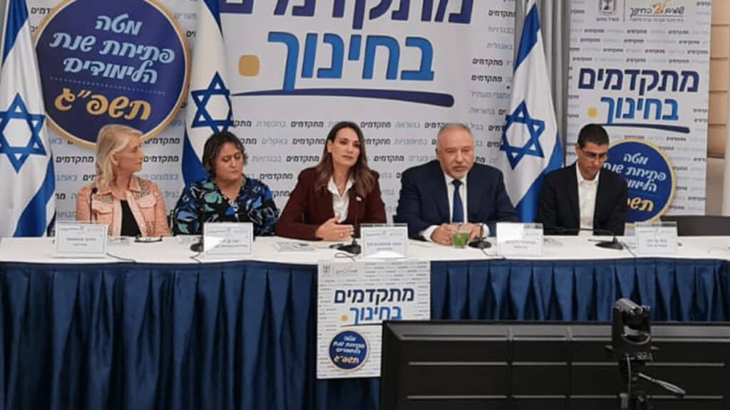 קובי בר נתן, השר אביגדור ליברמן, השרה יפעת שעשע ביטון, יפה בן דוד ודלית שטאובר. צילום - אמיר שטיין