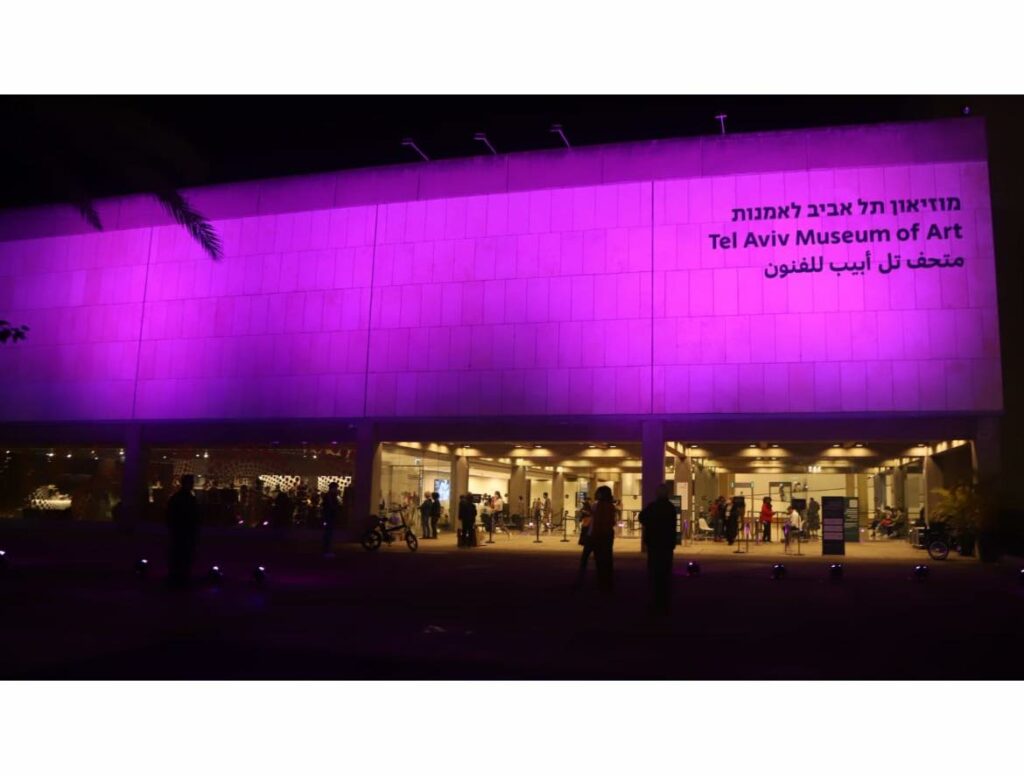 מוזיאון תל אביב מואר ב"לילה סגול" 2021. צילום: איקי מימון