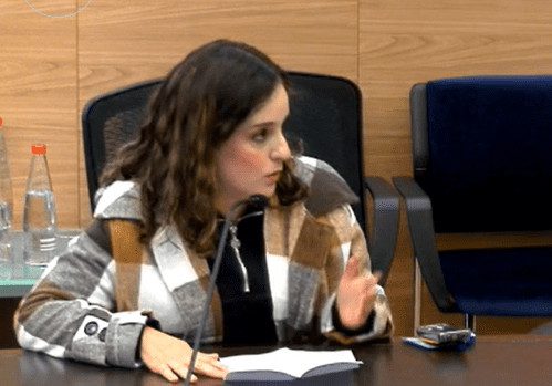האם מרים בדיון בוועדת העבודה והרווחה בכנסת. צילום מסך ערוץ כנסת