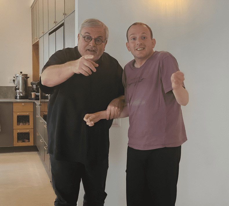 מנחם הורוביץ ובנו האוטיסט, חגי. צילום: אלבום פרטי