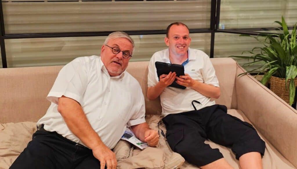 מנחם הורוביץ ובנו האוטיסט, חגי. צילום: אלבום פרטי
