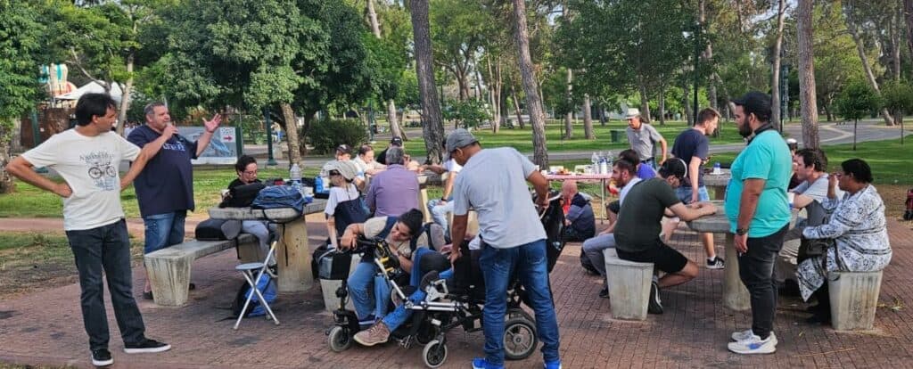 המפגש בפארק הירקון. צילום: באדיבות אתר "מיוחדים"