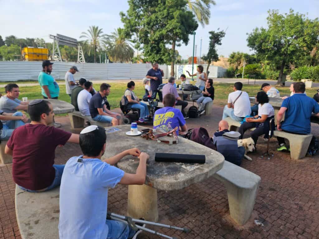 המפגש של "מיוחדים" בפארק הירקון. צילום: באדיבות אתר "מיוחדים"
