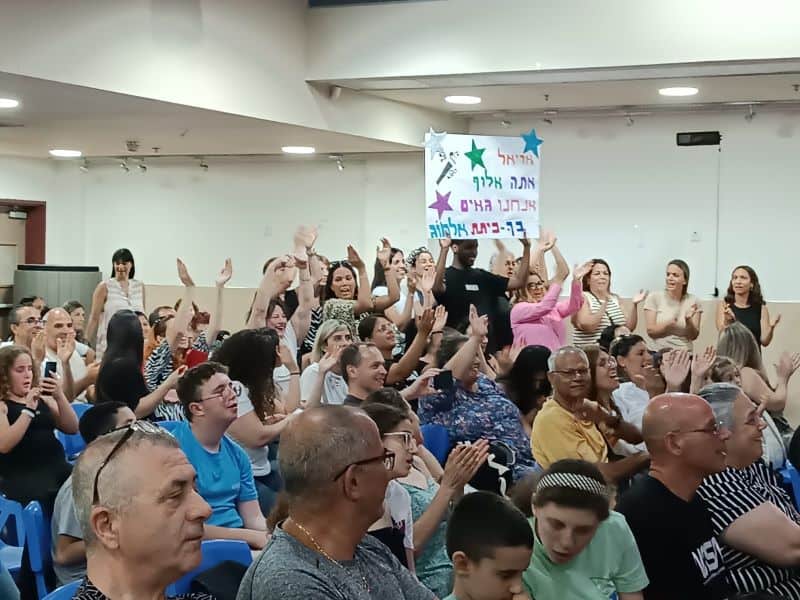 הזוכות במקום הראשון בתחרות הזמר. צילום: באדיבות החברה העירונית לתרבות ופנאי אשדוד