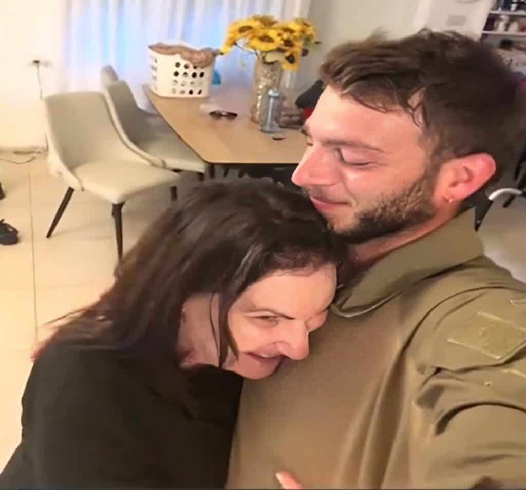 אליקיר קרן ואימו
