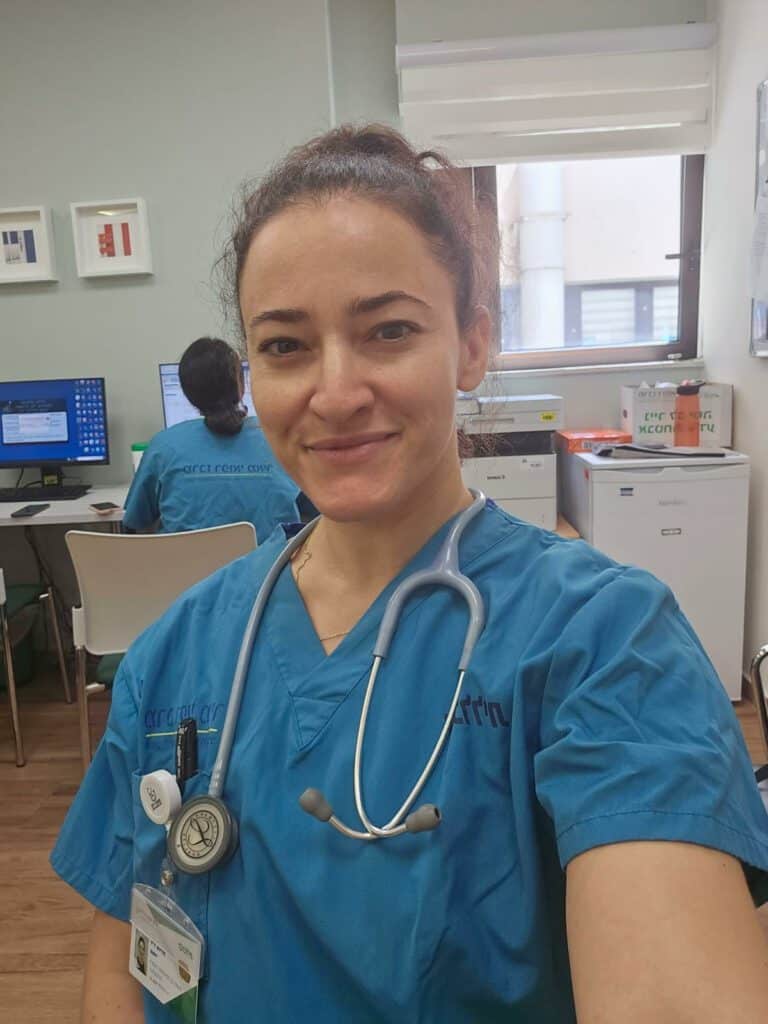 אירן שפיר בעבודה. צילום מתוך אלבום פרטי