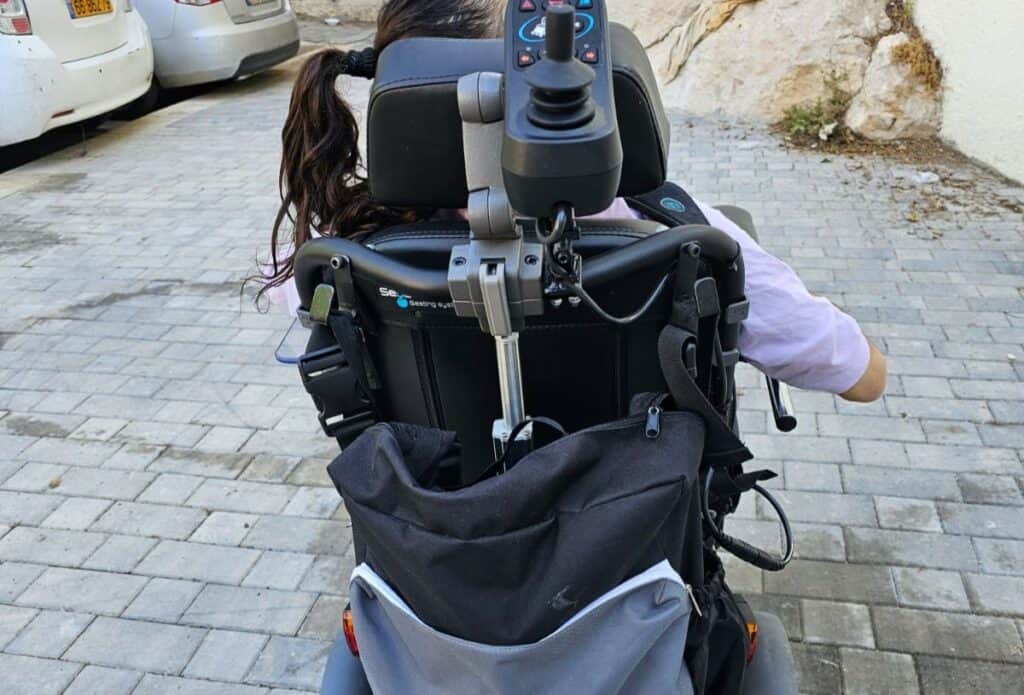 כיסא גלגלים ממונע, אילוסטרציה
