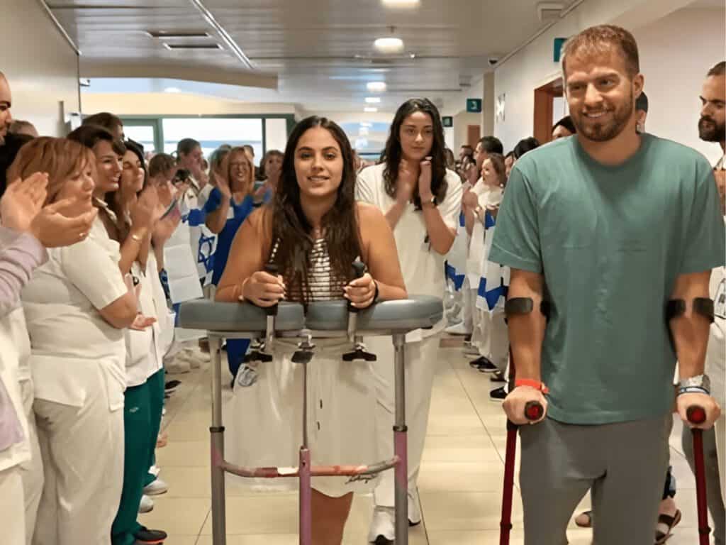 בן וגלי ביציאה מהשיקום. צילום: דוברות הלל יפה