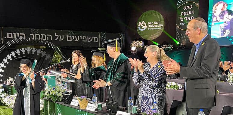 הטקס המרגש להענקת תואר ראשון לסטודנטים עם מוגבלות קוגניטיבית. צילום: אוניברסיטת בר-אילן