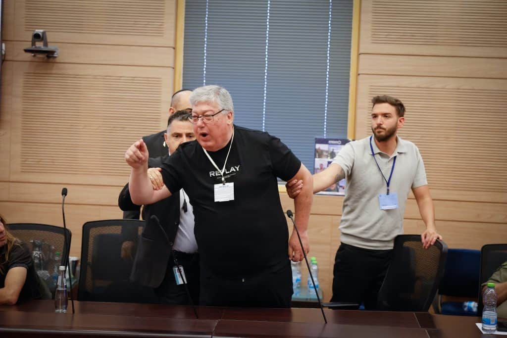הלום קרב, הלומי קרב, כנסת