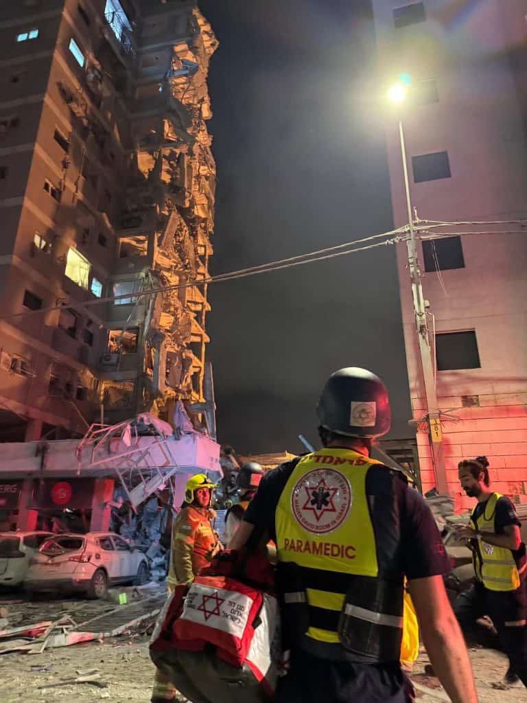 אתר הנפילה בבת ים (צילום: דוברות מד"א)