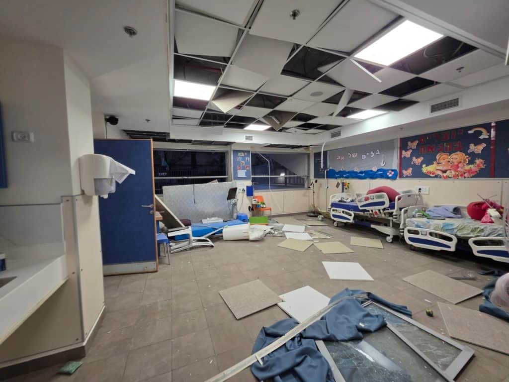 הנזק במתחם "עלה" בבני ברק (צילום: אלעזר פיינשטיין)