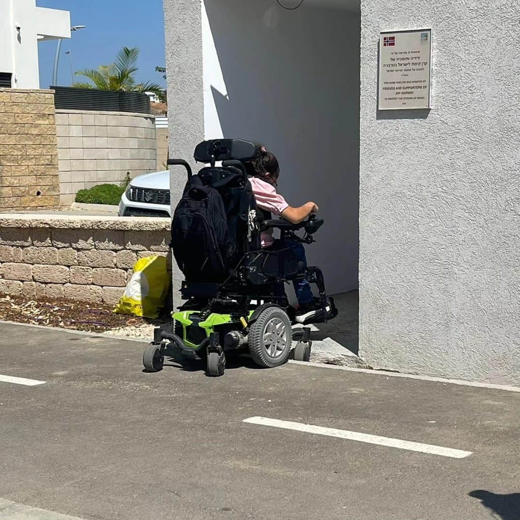 דור לצד מיגונית בשדרות