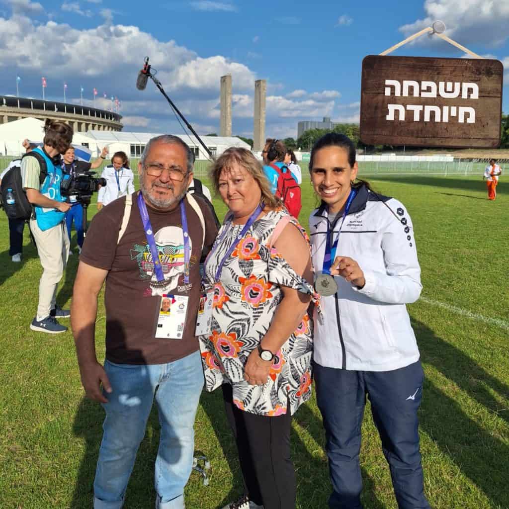 אורית מוסלי והוריה