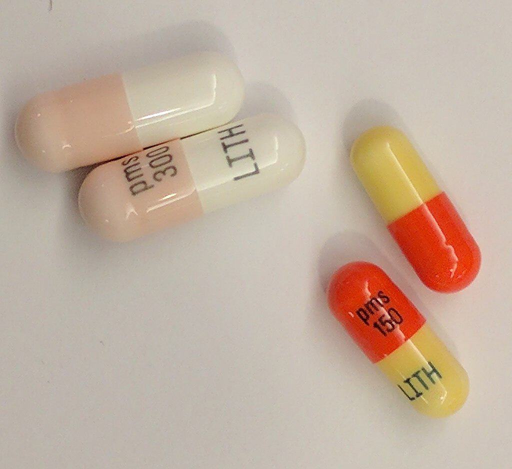 תרופת ליתיום (James Heilman, MD) https://creativecommons.org/licenses/by-sa/4.0>, via Wikimedia Commons