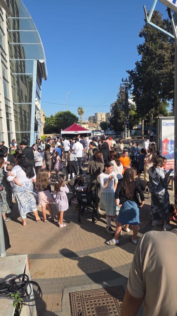 הפגנת ההורים בעיר עפולה בעקבות קיצוץ הסעות בחינוך המיוחד (צילום: יסמין פרץ, יו"ר ועד הורים)