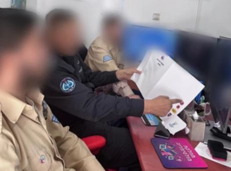 אנשים עם צרכים מיוחדים במחלקת המולטימדיה (אתר צה"ל)