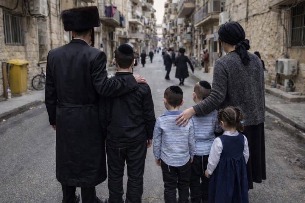 משפחה חרדית (אילוסטרציה: chatgpt)