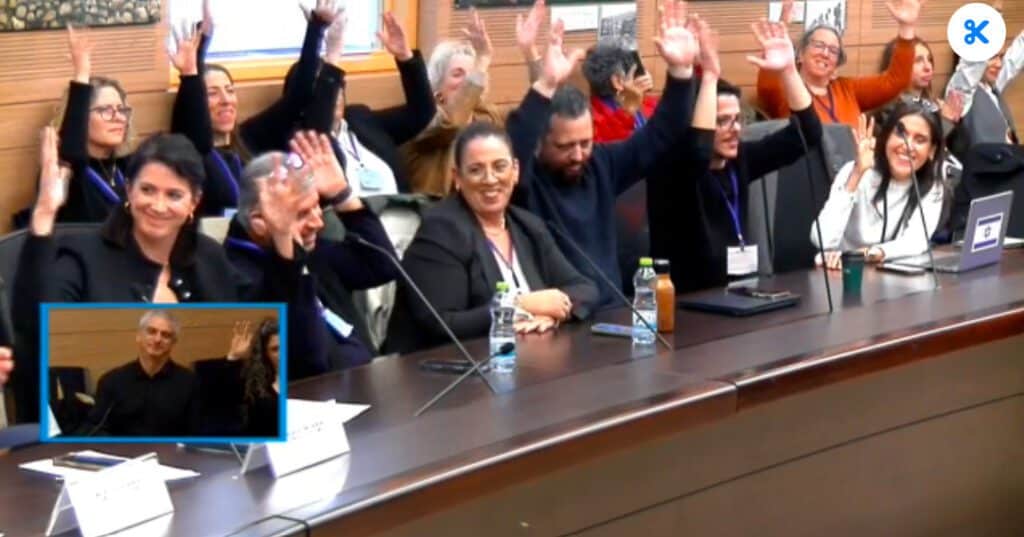 האישור בוועדה בקריאה ראשונה של החוק להכרה בשפת הסימנים (צילום: ערוץ כנסת)