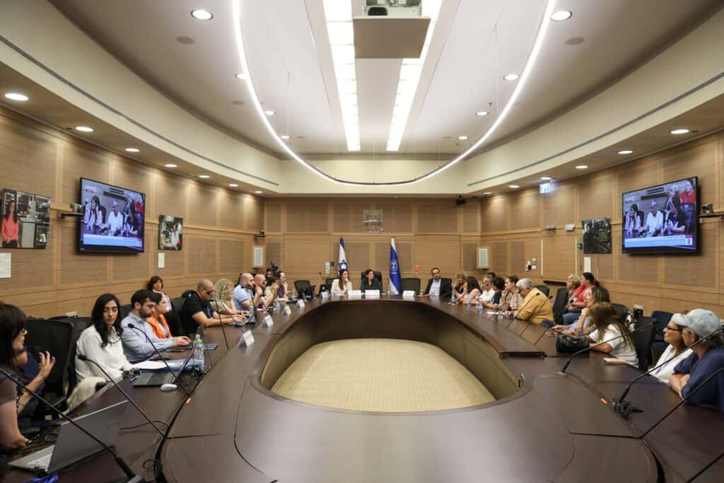 הדיון בוועדה לעובדים זרים של הכנסת בנושא מטפלים סיעודיים (צילום: דני שם טוב, דוברות הכנסת)